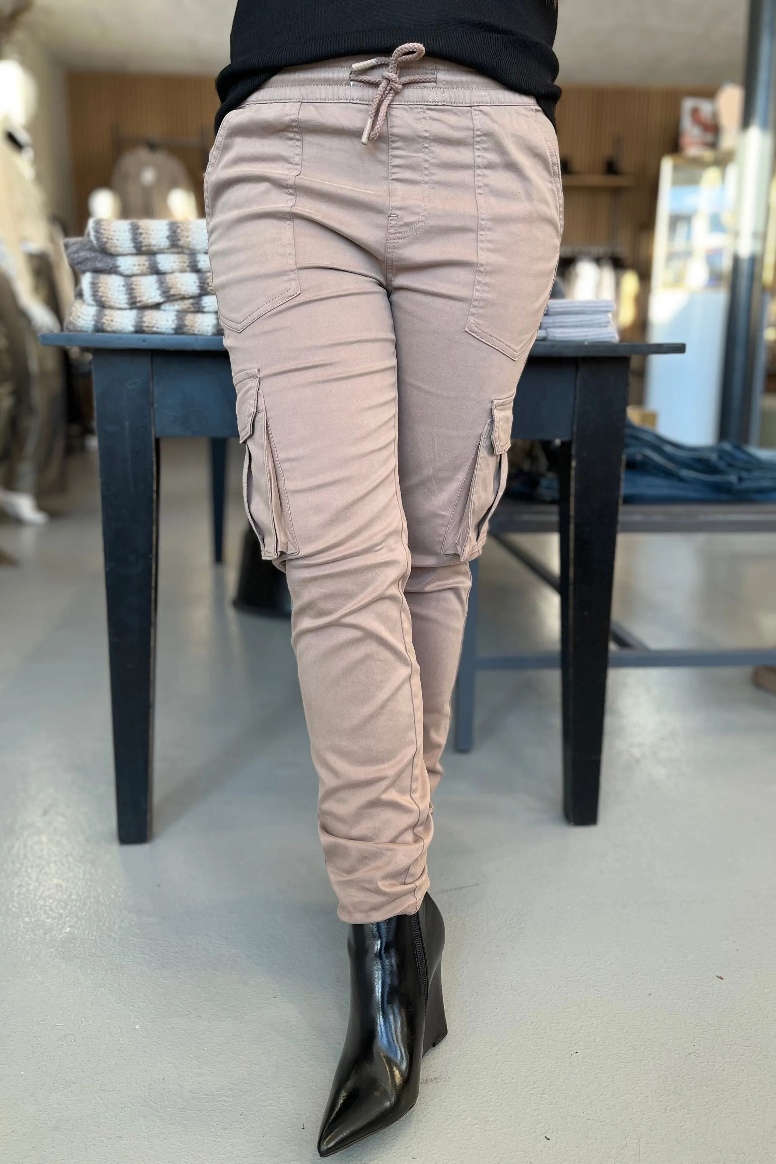 Carolyne Pant | Taupe Gray | Bukser fra Freequent