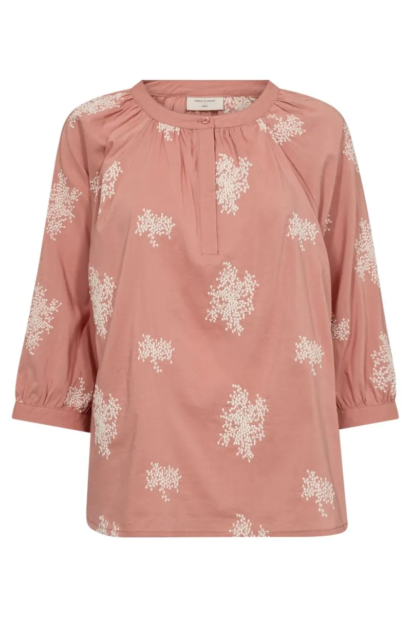 Darla Blouse 204803 | Rose Dawn w. Star Off-white | Bluse fra Freequent