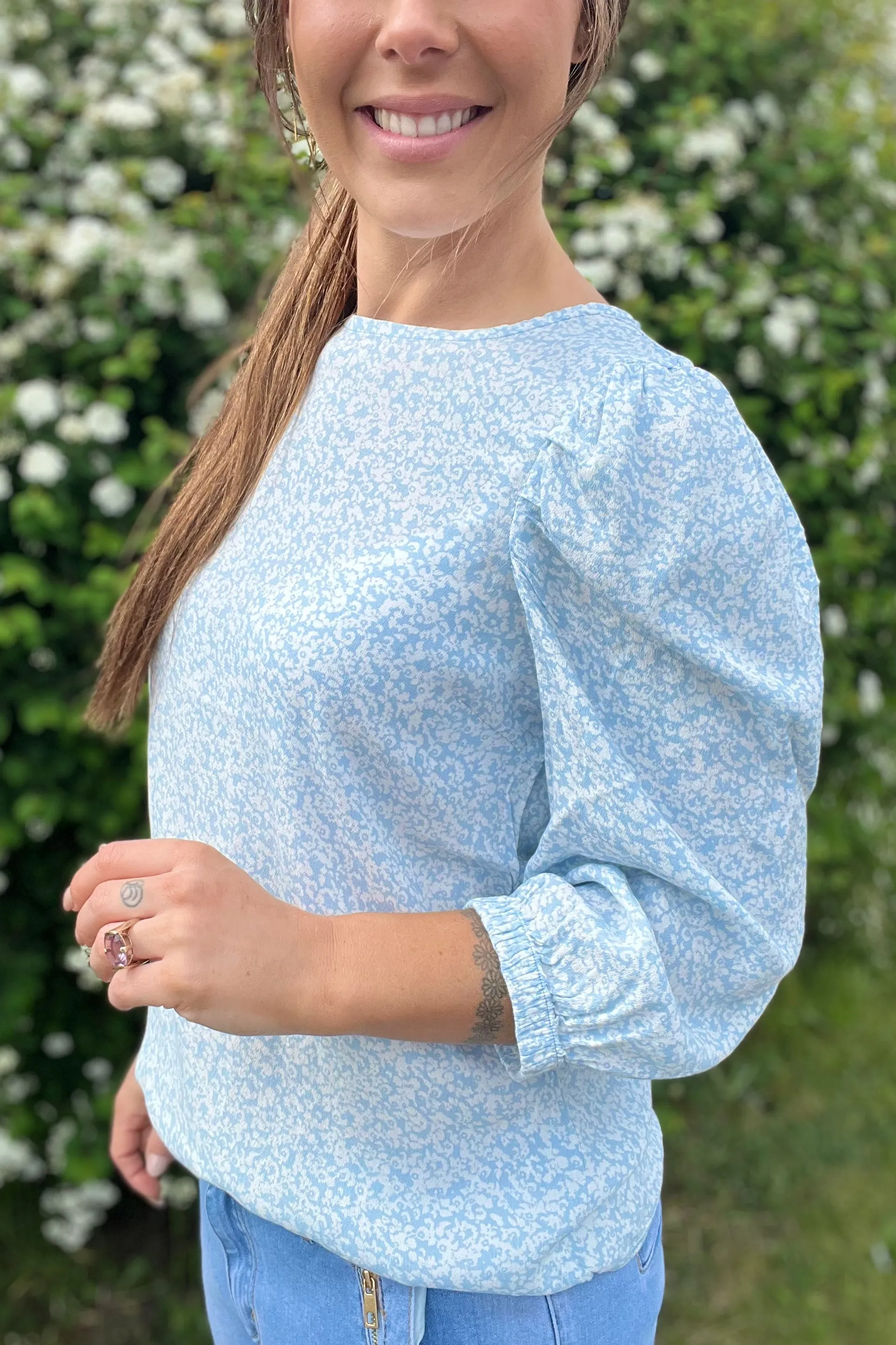 Elsie Bl Flower | Chambray blue mix | Bluse fra Freequent