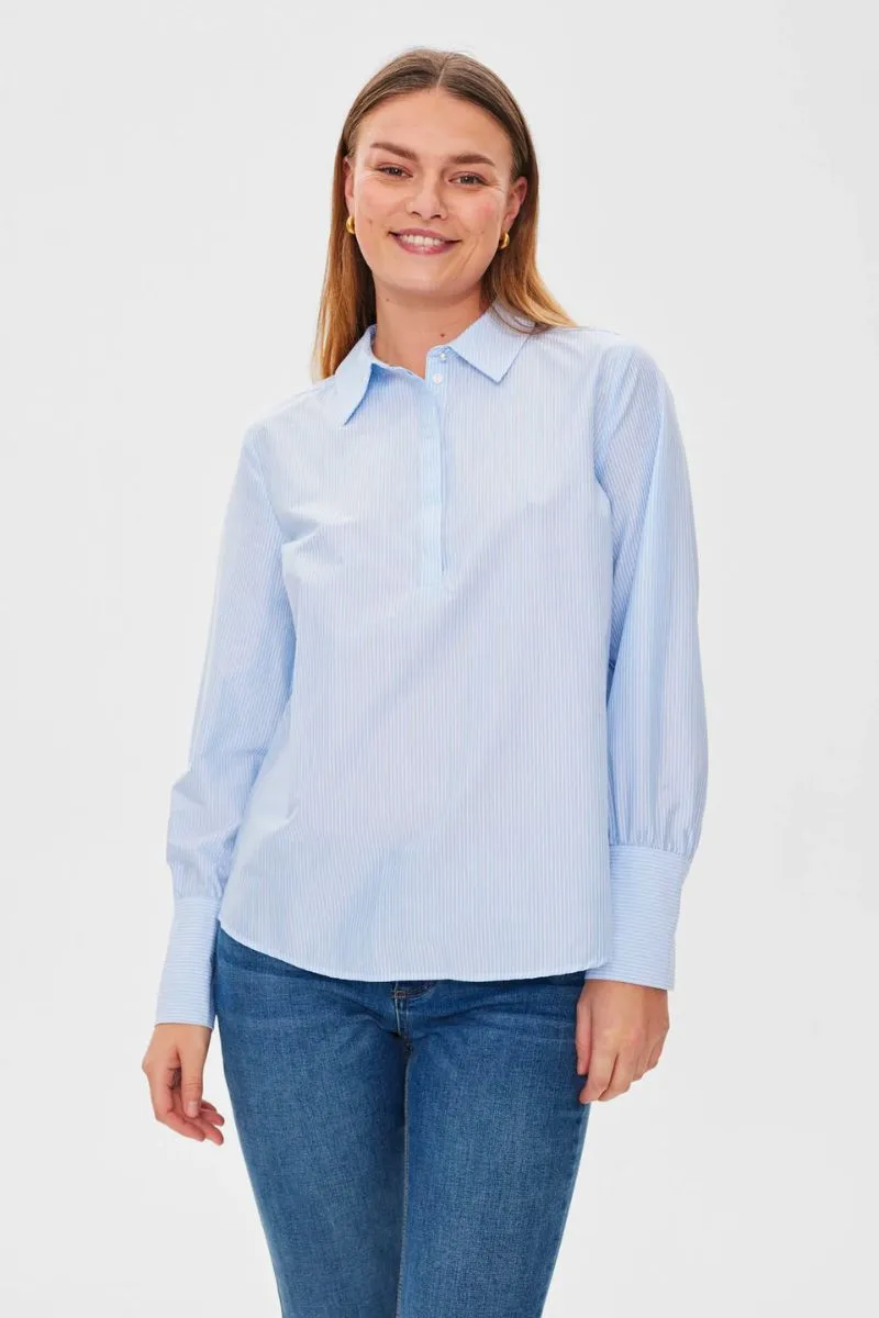 Lindin Blouse | Della Robbia Blue W. OffWhite | Bluse fra Freequent