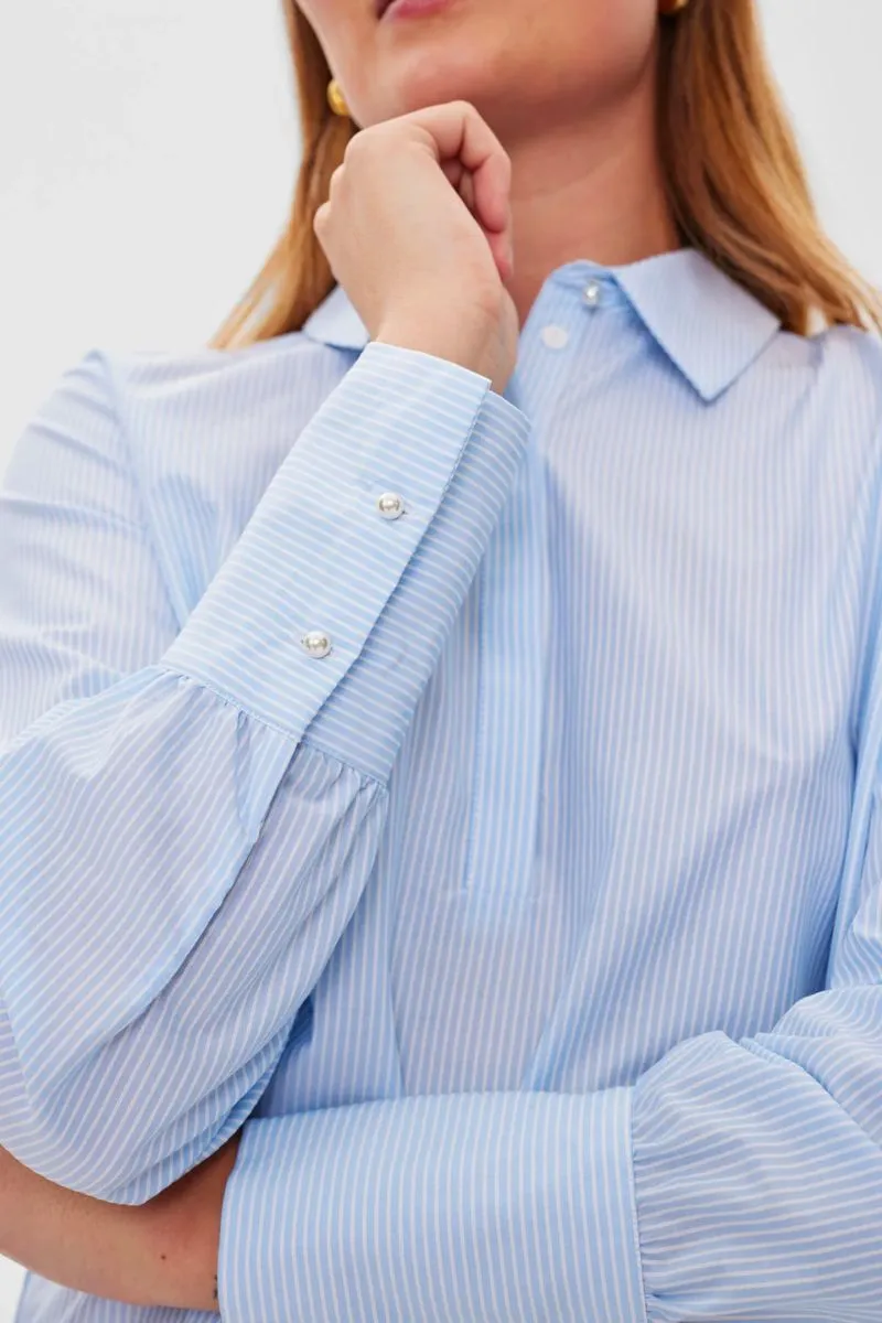 Lindin Blouse | Della Robbia Blue W. OffWhite | Bluse fra Freequent