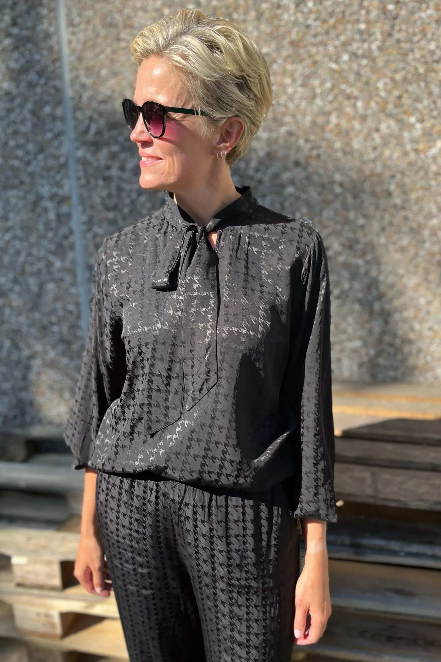 Stunning Blouse | Black | Bluse fra Freequent