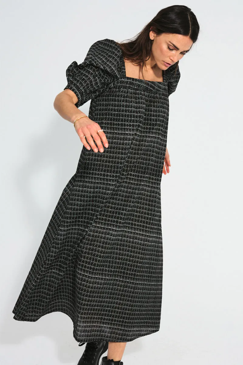 Tiia Dress | Black w. Off-white | Kjole fra Freequent