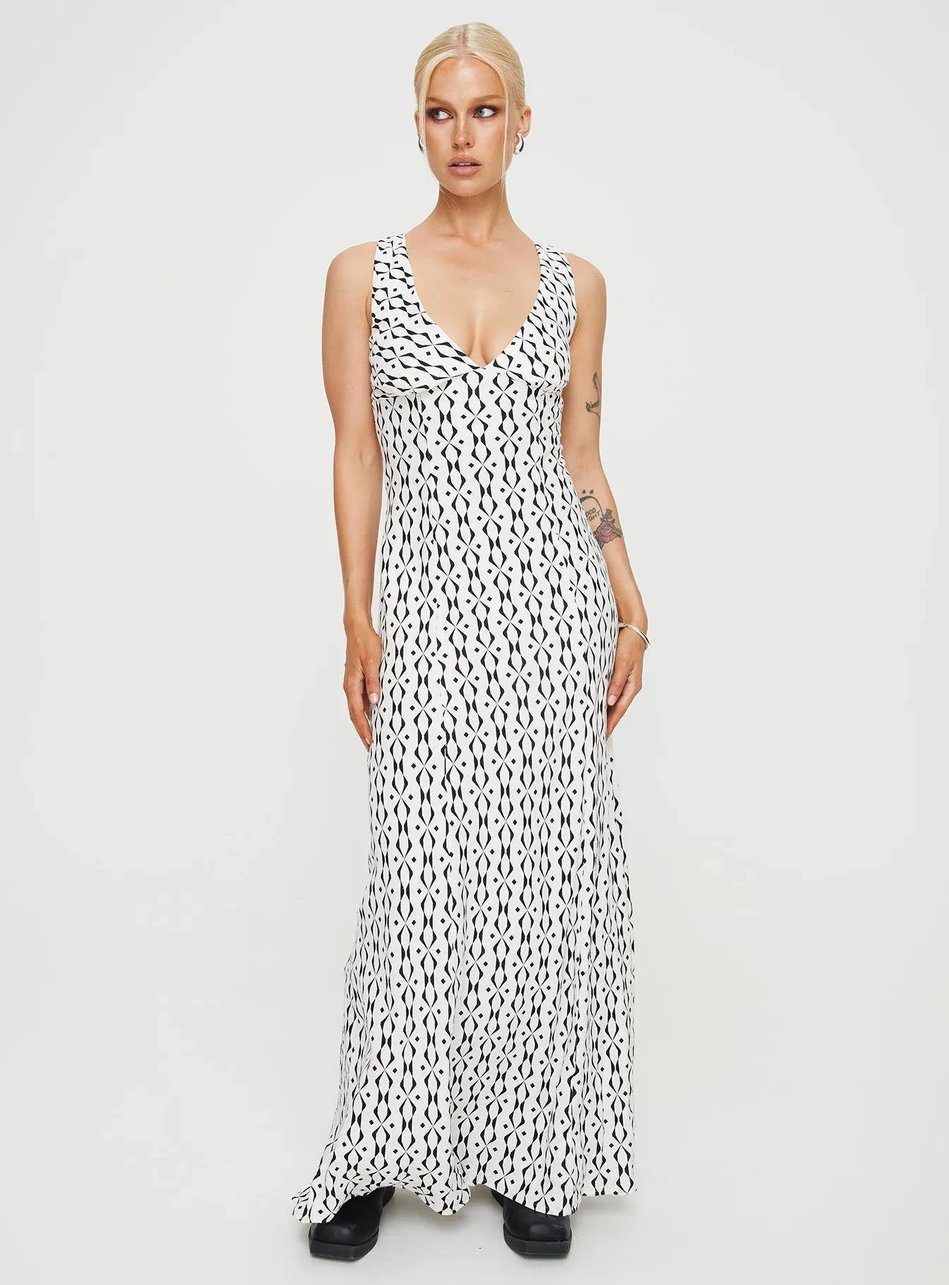 Verde Linen Blend Maxi Dress Black / White