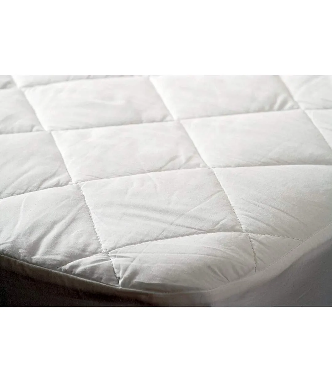 Waterproof mattress protector narrow double white Belledorm