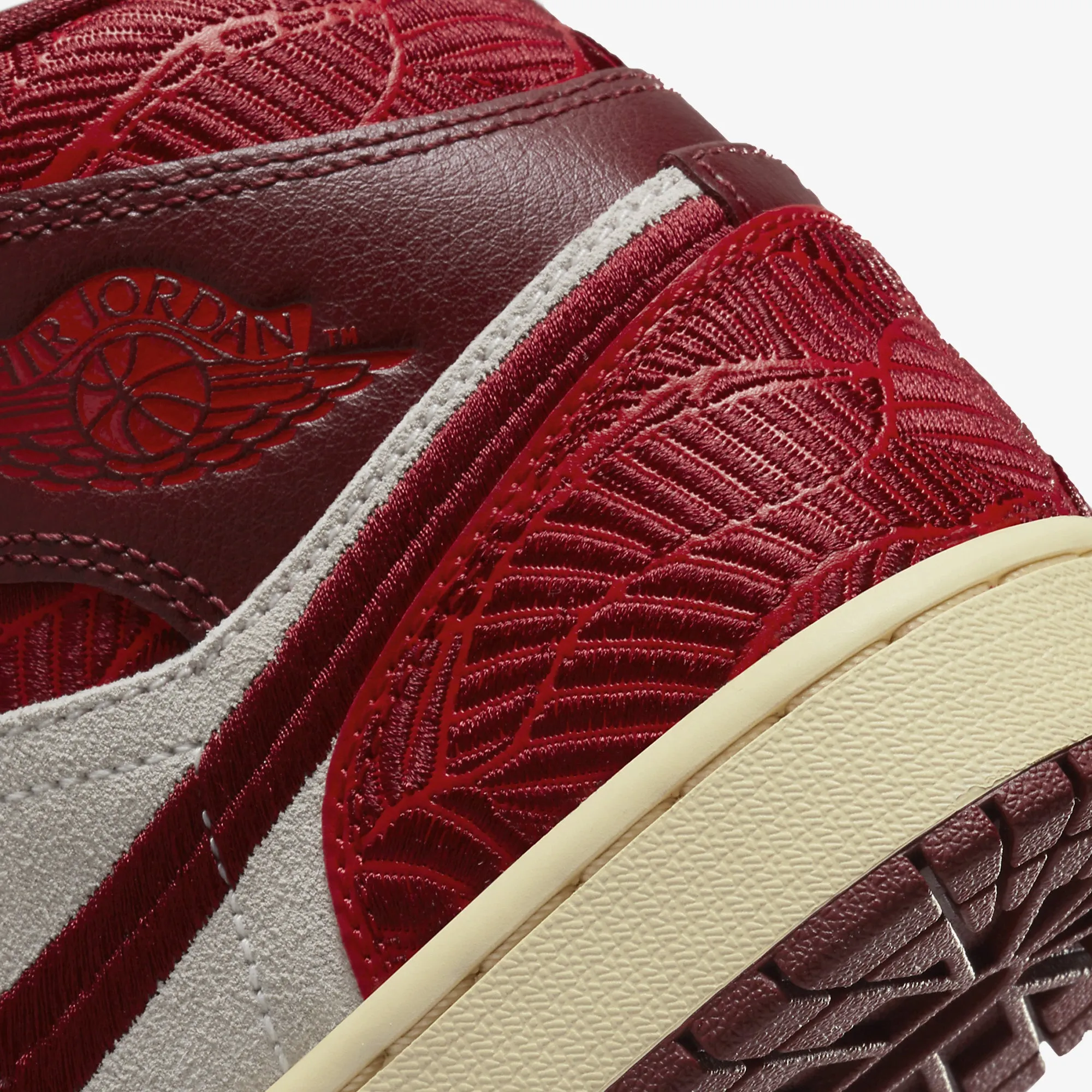 WMN'S AIR JORDAN 1 MID SE 'TEAM RED/UNIVERSITY RED-SAIL-MUSLIN'